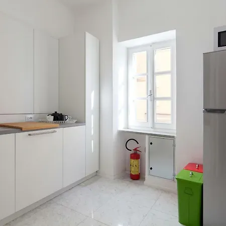 Vicolo Apartment, 2bdr, 2,5 Bth, Aircondo, Pedestrian Centre, Private Parking 600mt Far, Easy To Train And Ferries, Life *