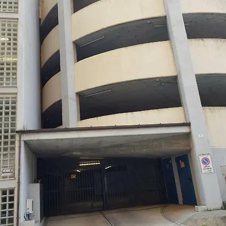 Vicolo Apartment, 2bdr, 2,5 Bth, Aircondo, Pedestrian Centre, Private Parking 600mt Far, Easy To Train And Ferries, Life *