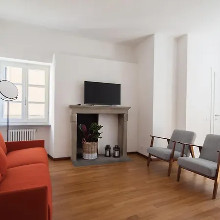 Vicolo Apartment, 2bdr, 2,5 Bth, Aircondo, Pedestrian Centre, Private Parking 600mt Far, Easy To Train And Ferries, Life