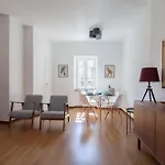 Casa Del Vicolo: 2br With Easy Excursion Access *