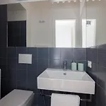 Casa Del Vicolo: 2br With Easy Excursion Access *