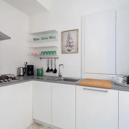 Appartement Vicolo Apartment, 2bdr, 2,5 Bth, Aircondo, Pedestrian Centre, Private Parking 600mt Far, Easy To Train And Ferries, Life