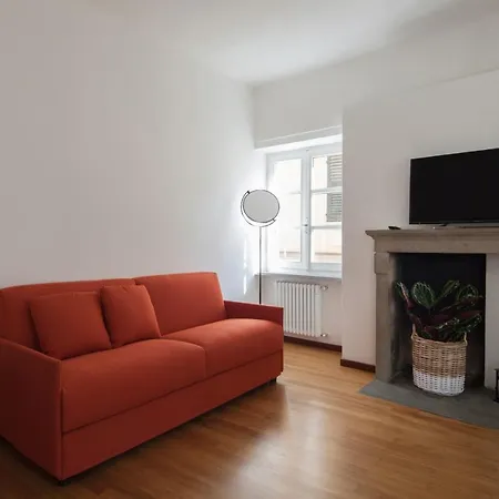 Vicolo Apartment, 2bdr, 2,5 Bth, Aircondo, Pedestrian Centre, Private Parking 600mt Far, Easy To Train And Ferries, Life Daire *