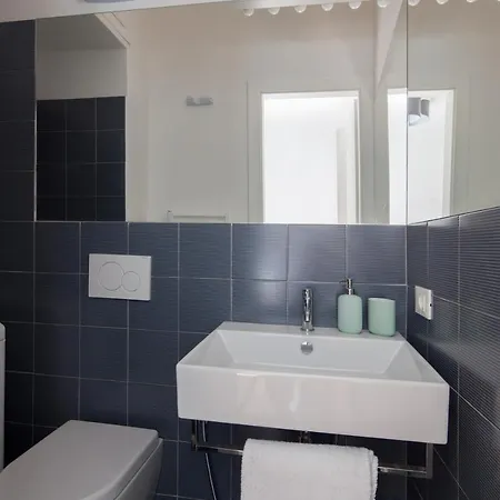 Vicolo Apartment, 2bdr, 2,5 Bth, Aircondo, Pedestrian Centre, Private Parking 600mt Far, Easy To Train And Ferries, Life *